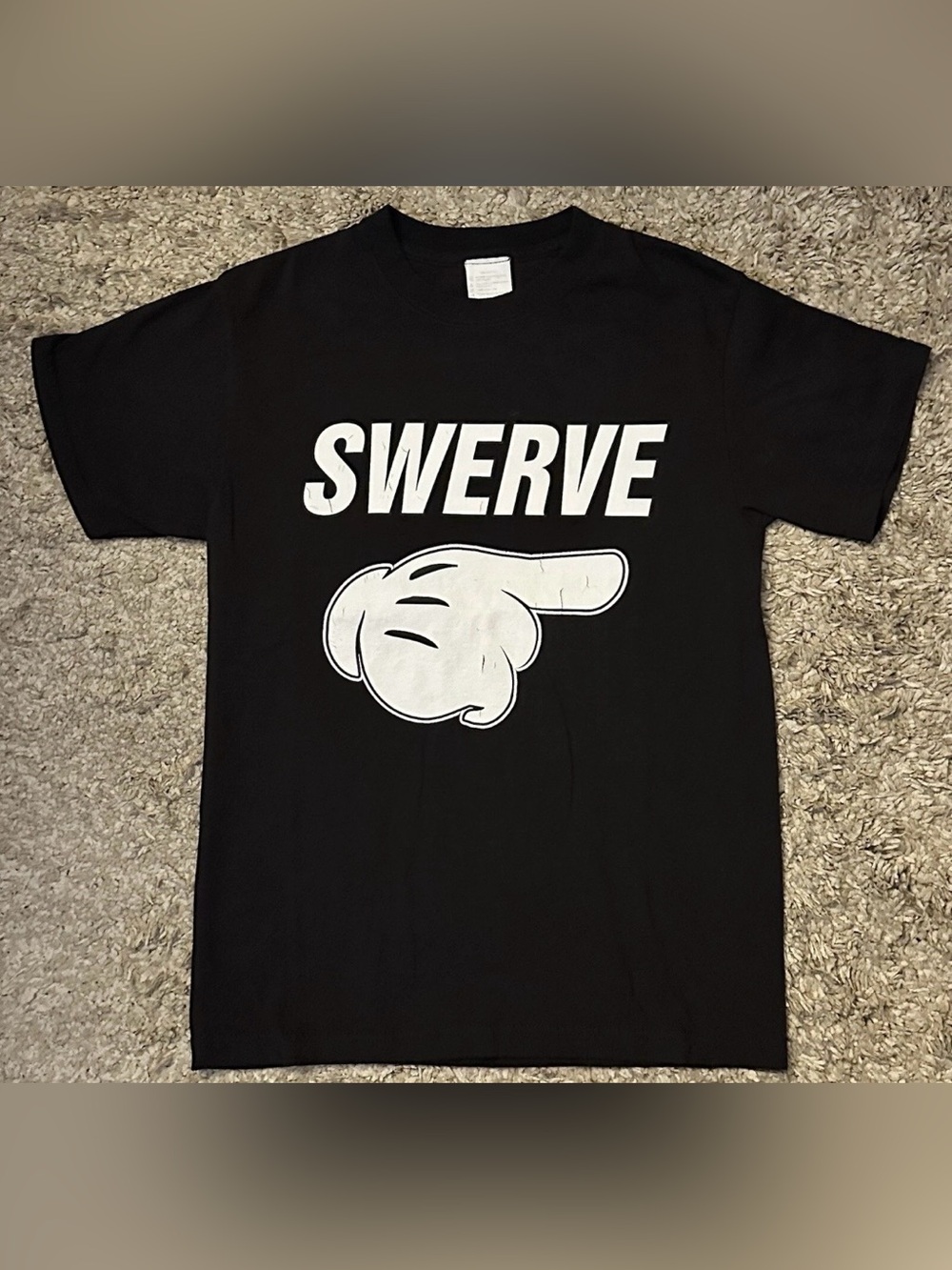 SWERVE Pointing Finger Men’s S Black Crew Neck Graphic Print Short Sleeve TShirt